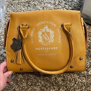Bioworld Hufflepuff Bag with Crest Charm